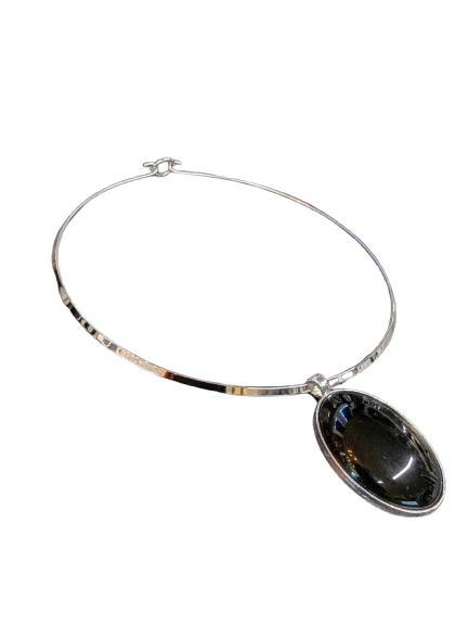 Movie Replica Wedding Singer 'Mrs. Robbie Hart' Necklace - Image 4