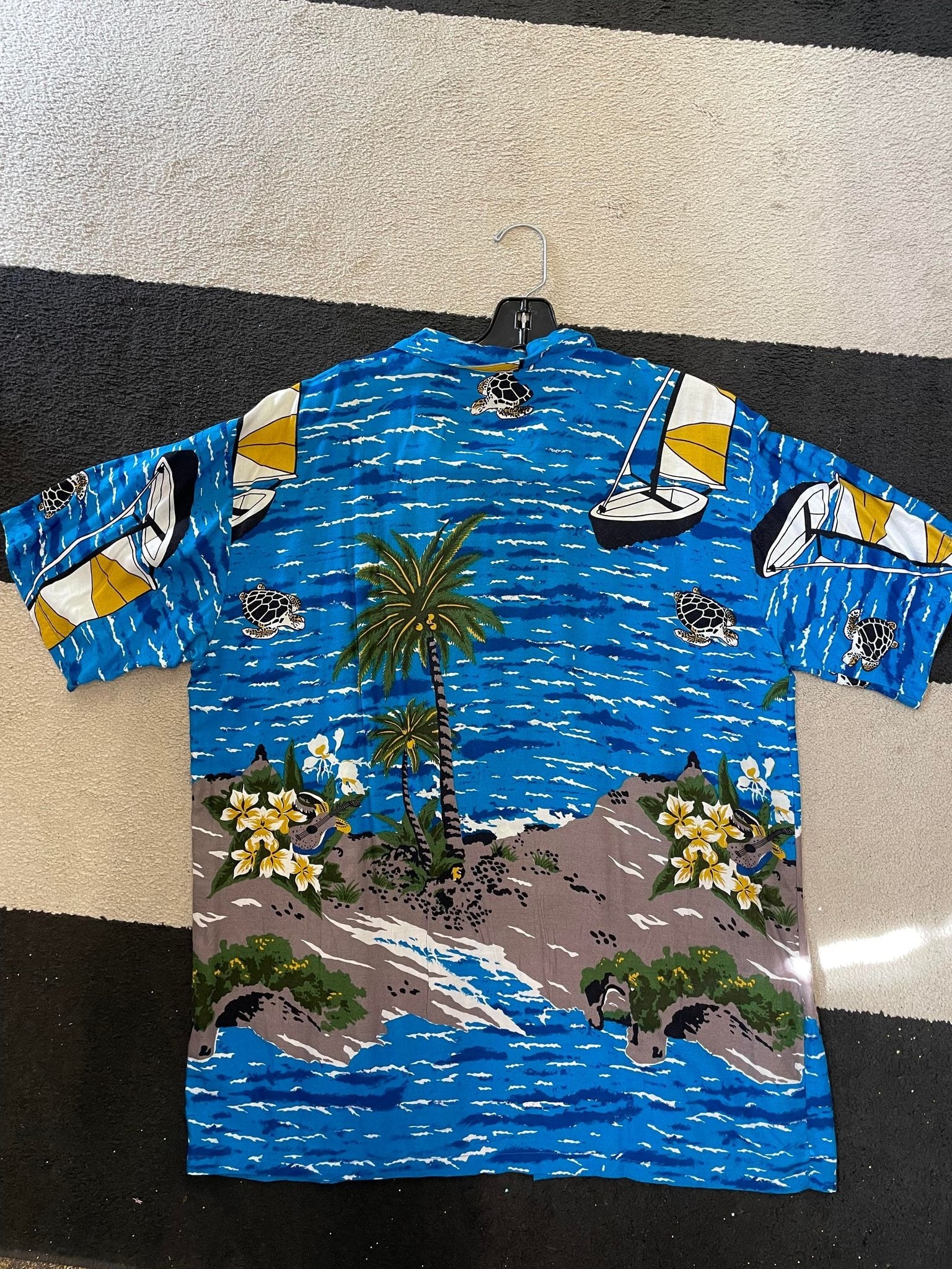 Vintage 1990's Sailboat Turtles Guitars Shirt - Image 6