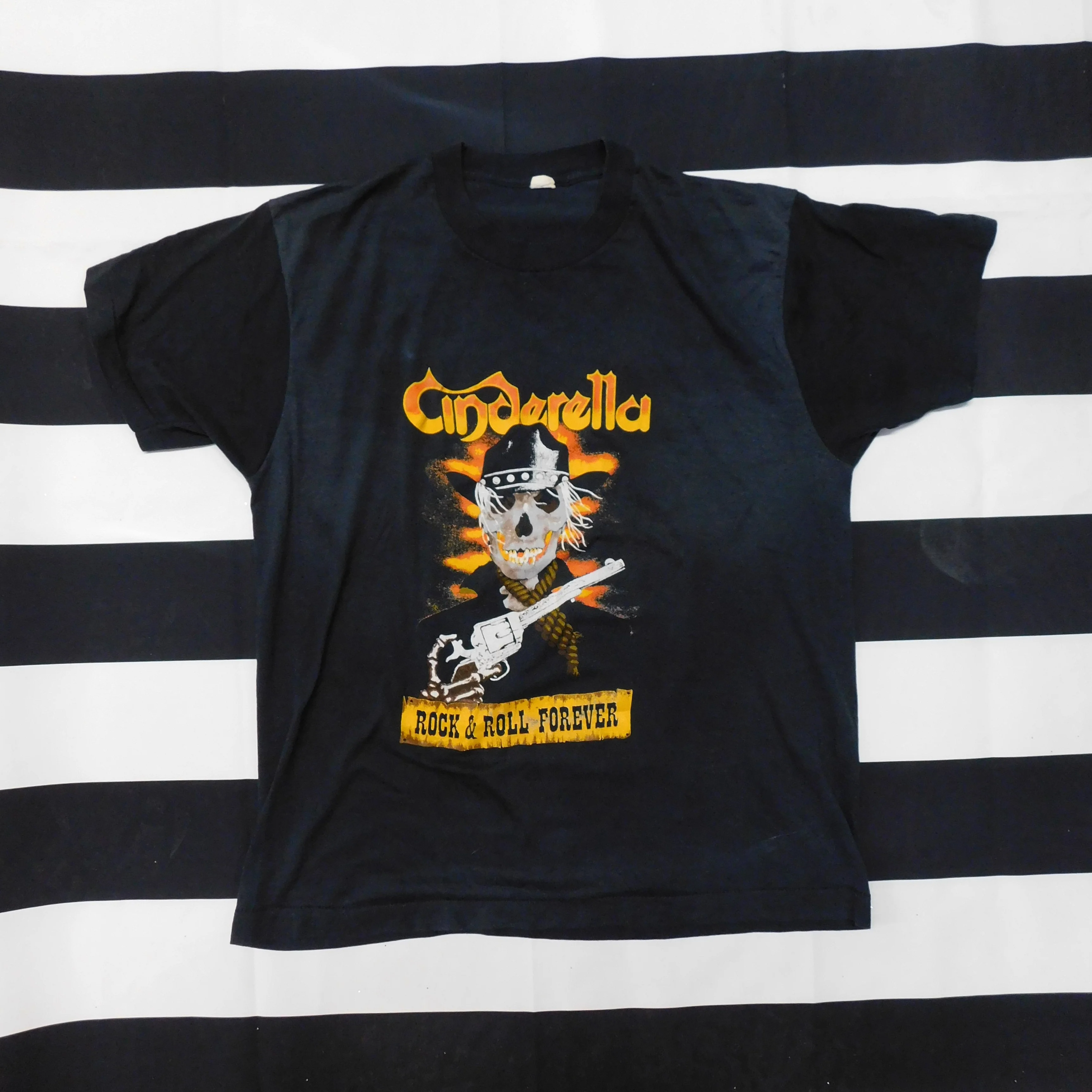 Vintage 1980's Cinderella Tour Tshirt - Image 5