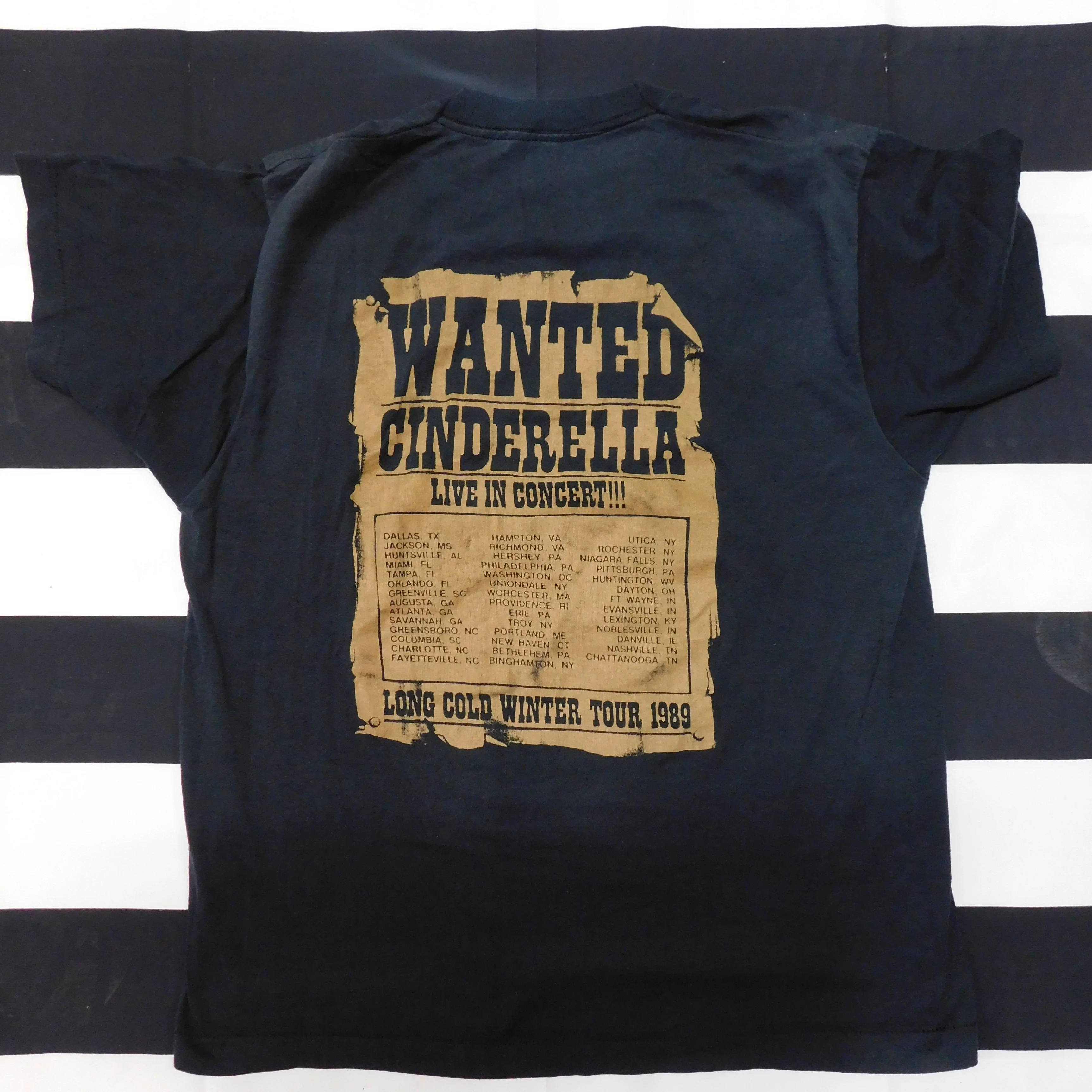 Vintage 1980's Cinderella Tour Tshirt - Image 7