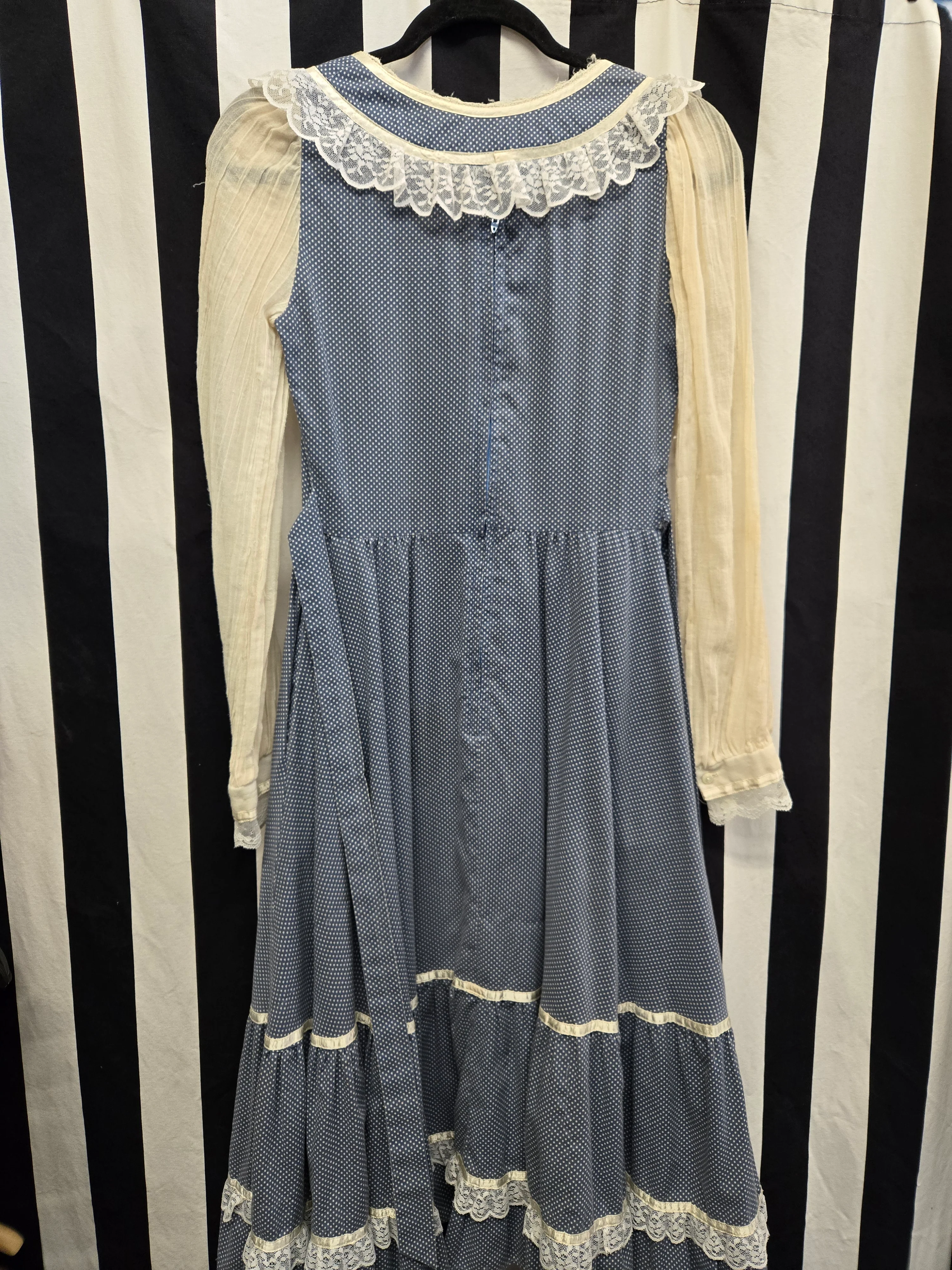 Vintage 1970s Gunne Sax Blue and White dress - Image 10