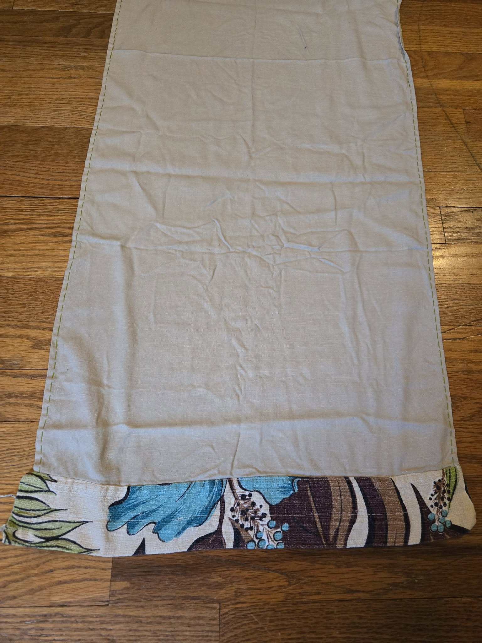 Vintage Barkcloth Table Runner Grey with Teal Hibiscus Floral Applique - Image 3