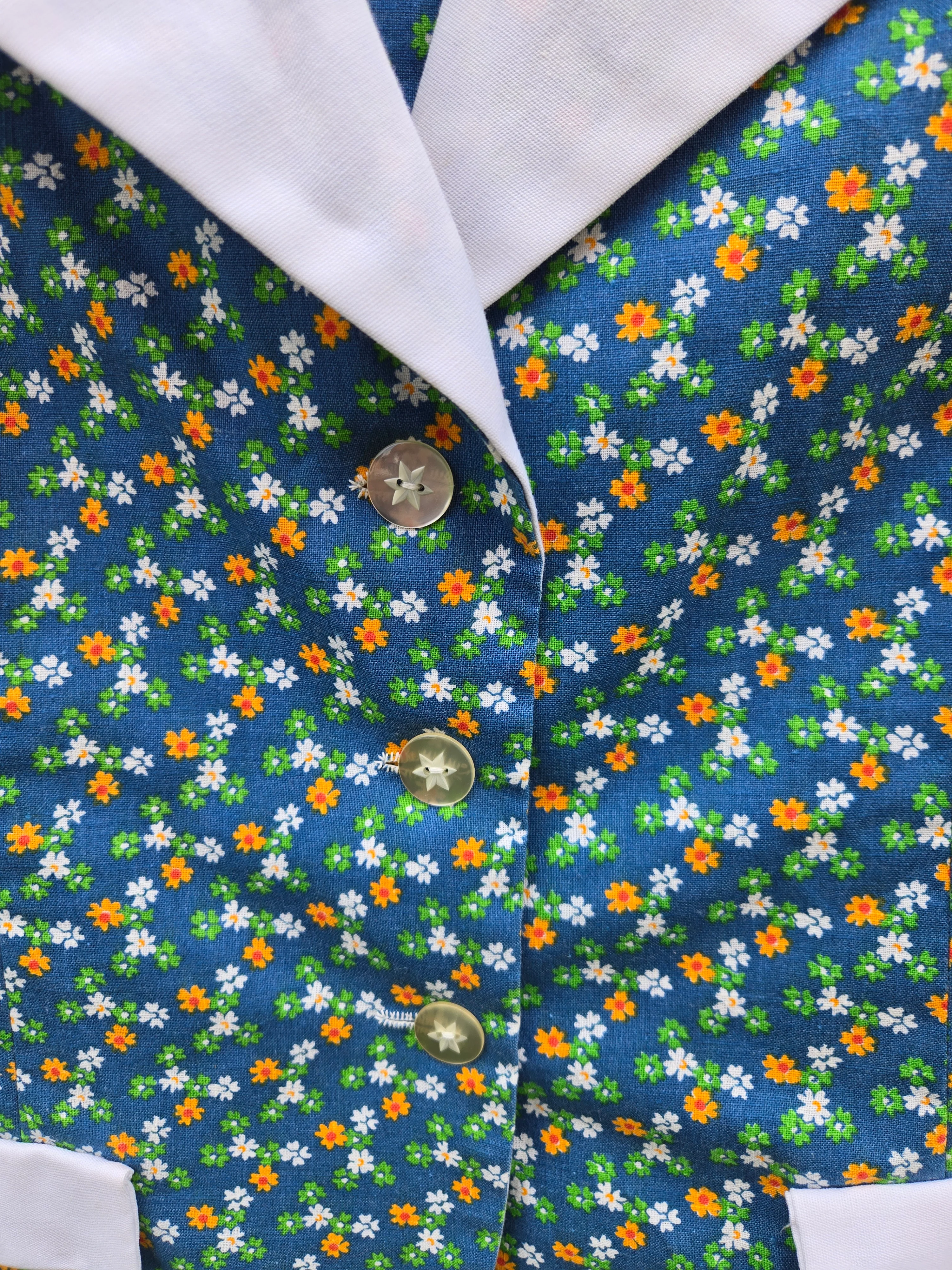 Vintage 1960's Blue Orange and White Flower Set - Image 6