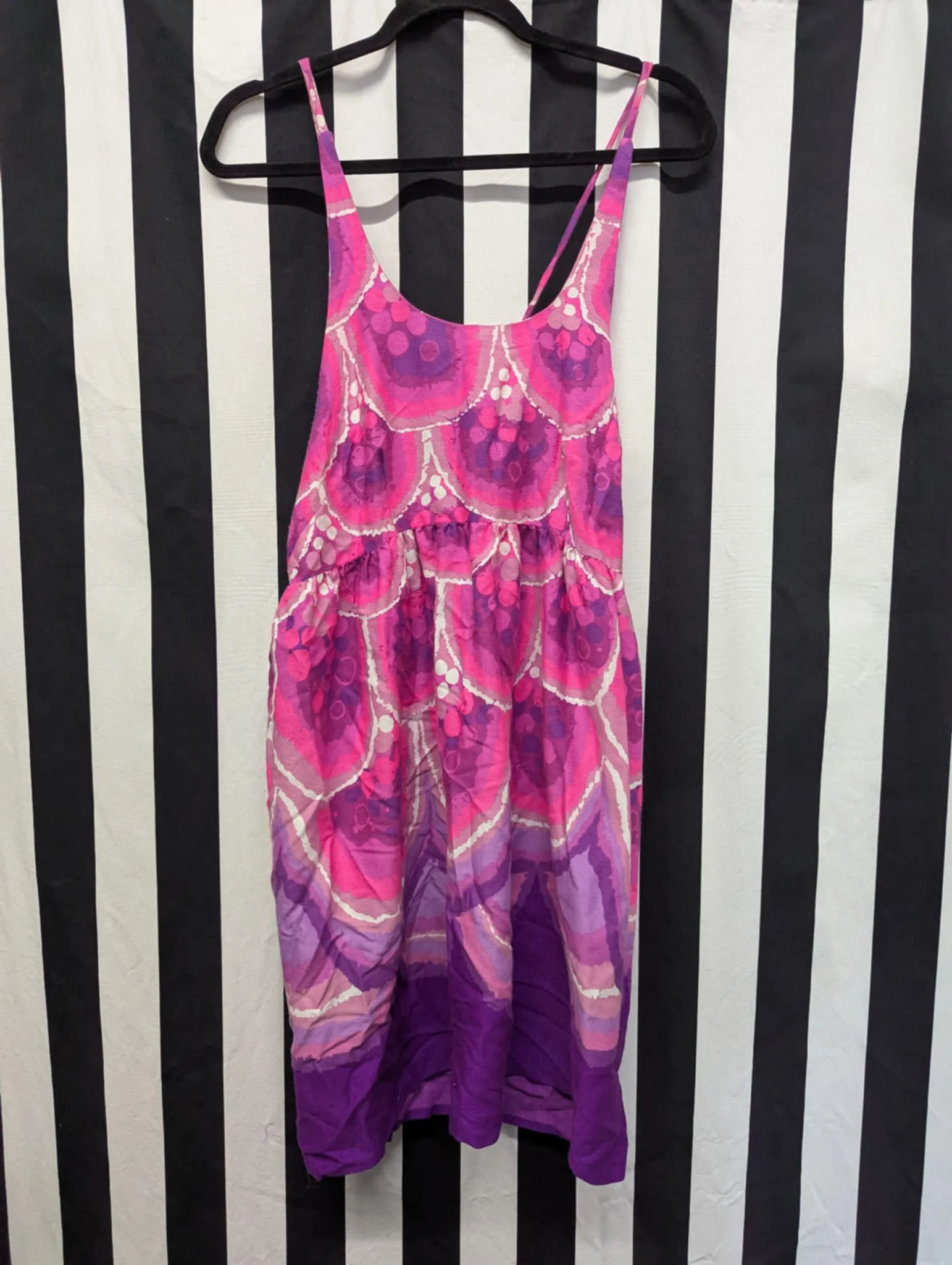 Vintage 70s Purple and Pink Scallop Pattern Criss Cross Back Halter Dress - Image 3