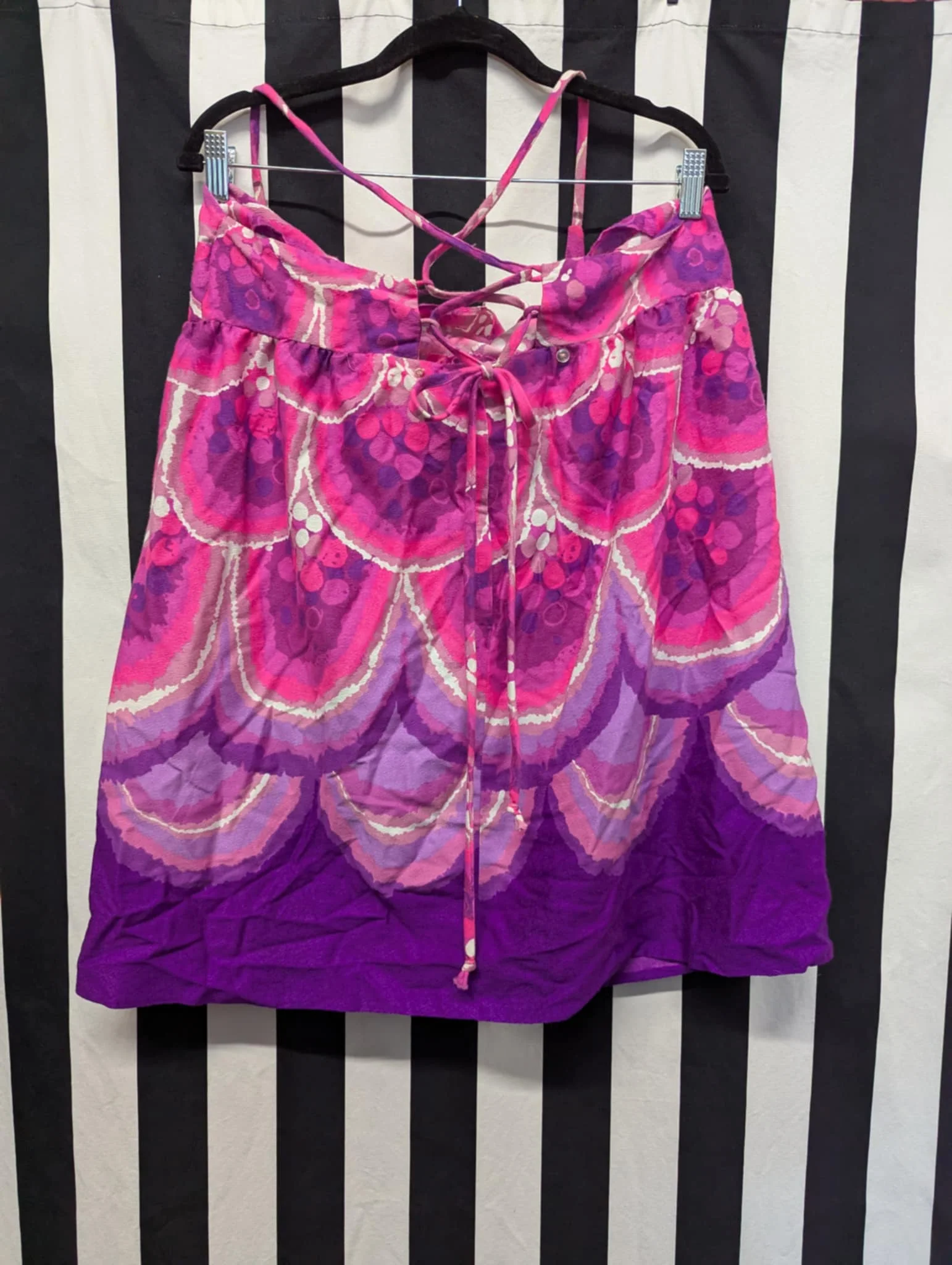 Vintage 70s Purple and Pink Scallop Pattern Criss Cross Back Halter Dress - Image 4