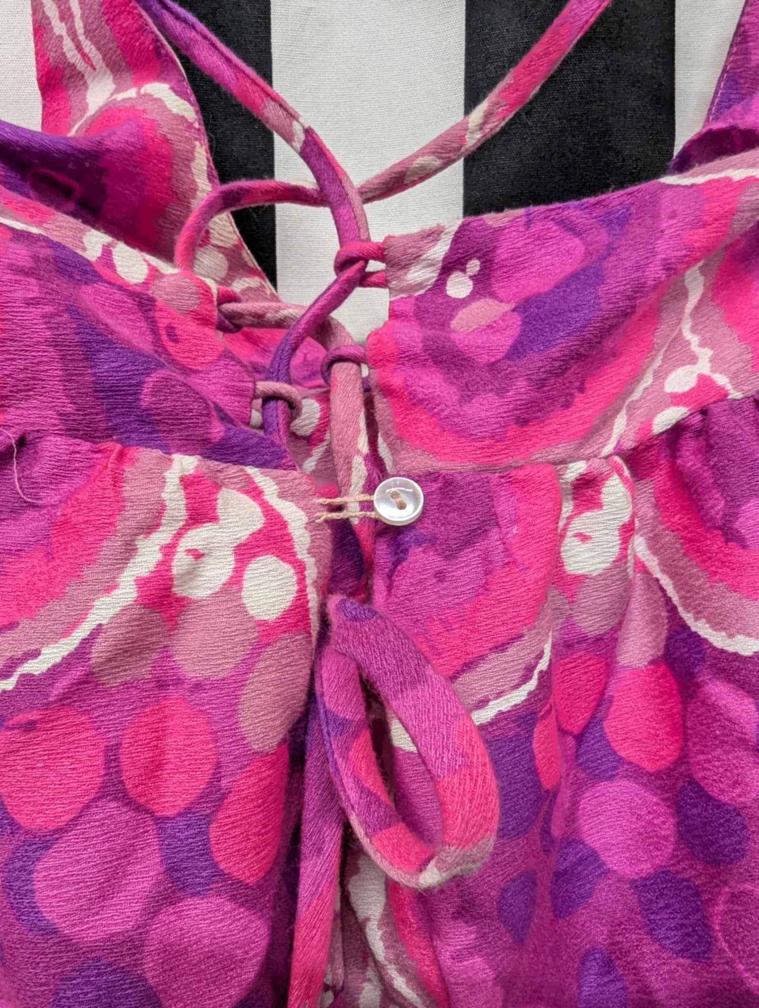 Vintage 70s Purple and Pink Scallop Pattern Criss Cross Back Halter Dress - Image 6