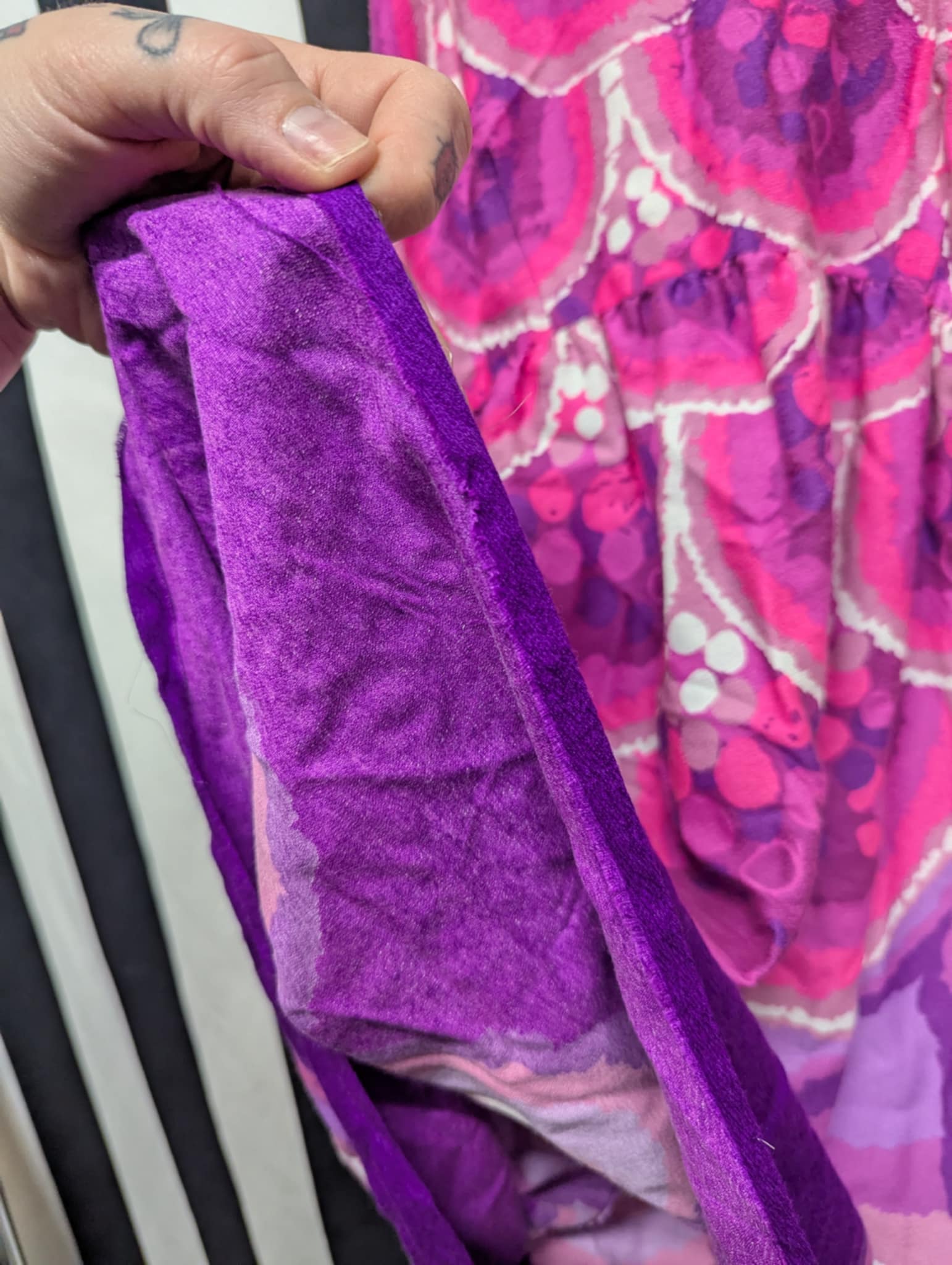 Vintage 70s Purple and Pink Scallop Pattern Criss Cross Back Halter Dress - Image 8
